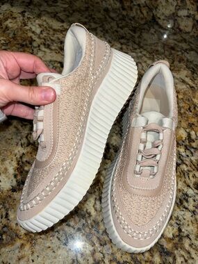 Dolce Vita Dolen DV Sneakers Platform Sole Lace Knit Woven Beige 7.5 Leather